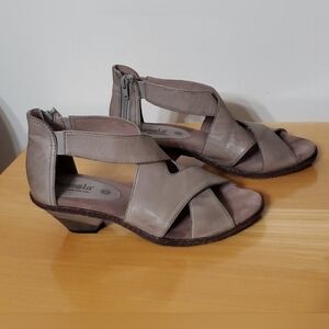 Bussola Leather Strap Sandals With A Side Zipper Closure Size 9 EUR